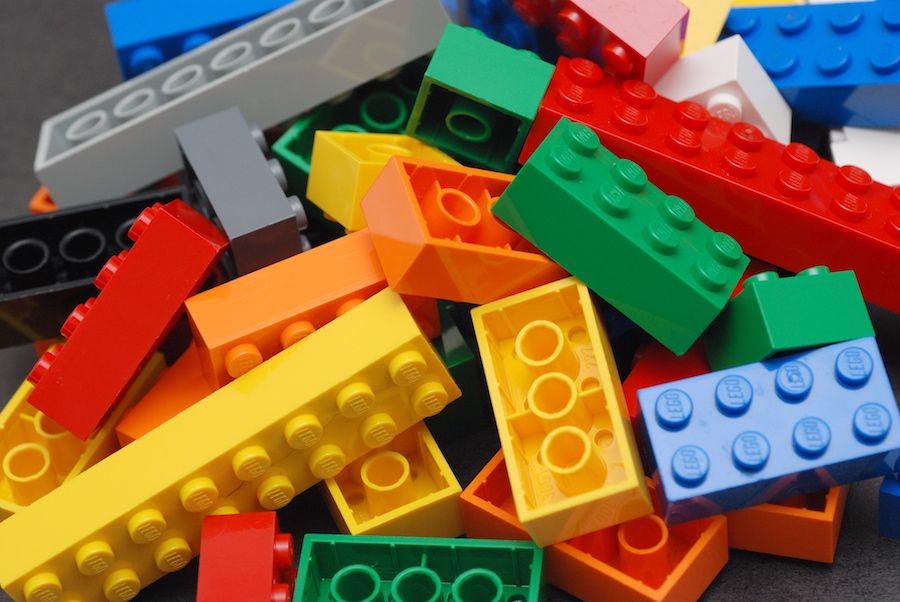 Conjunto de bloques de lego para crear lo que quieras